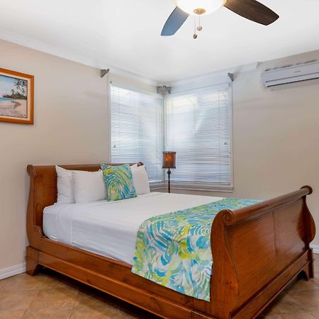 ויילי Days Inn By Wyndham Maui Oceanfront מראה חיצוני תמונה