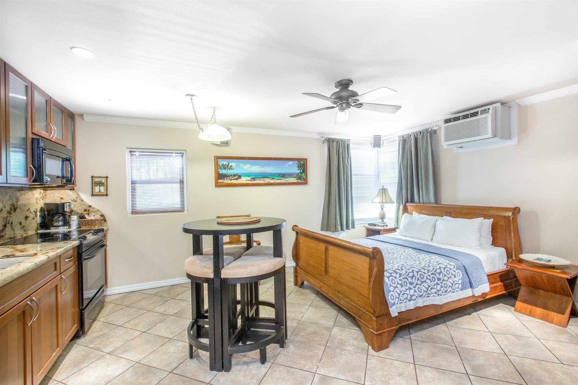ויילי Days Inn By Wyndham Maui Oceanfront מראה חיצוני תמונה