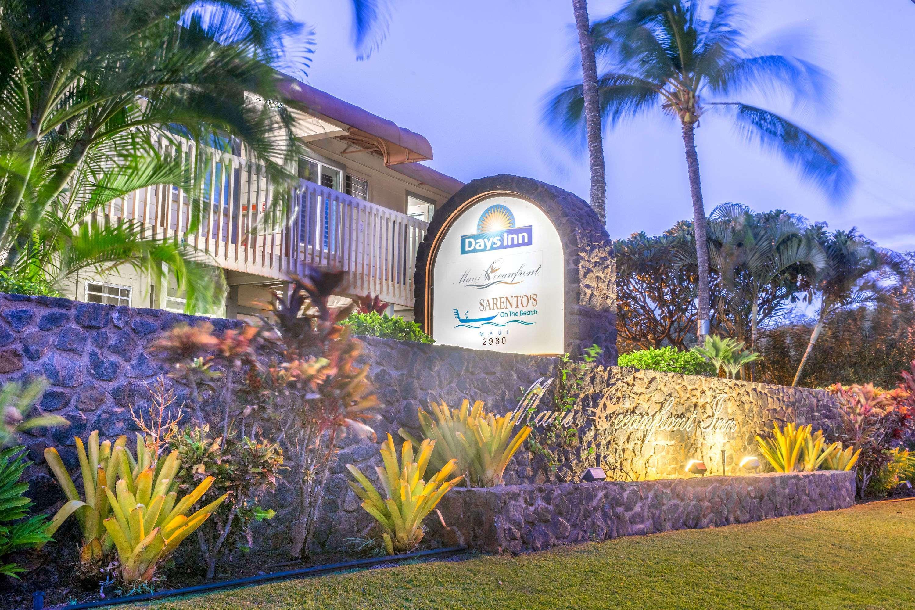 ויילי Days Inn By Wyndham Maui Oceanfront מראה חיצוני תמונה