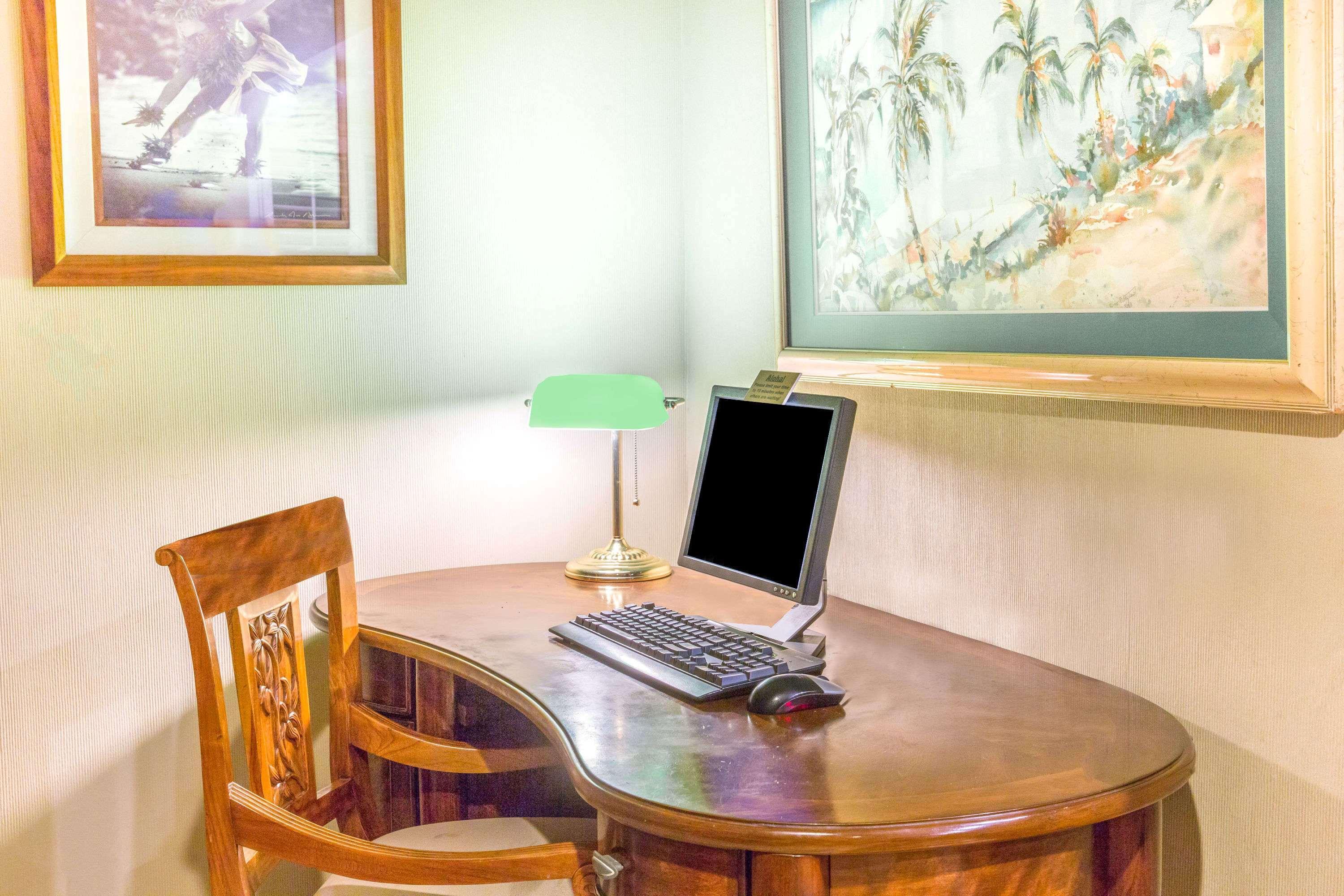 ויילי Days Inn By Wyndham Maui Oceanfront מראה חיצוני תמונה