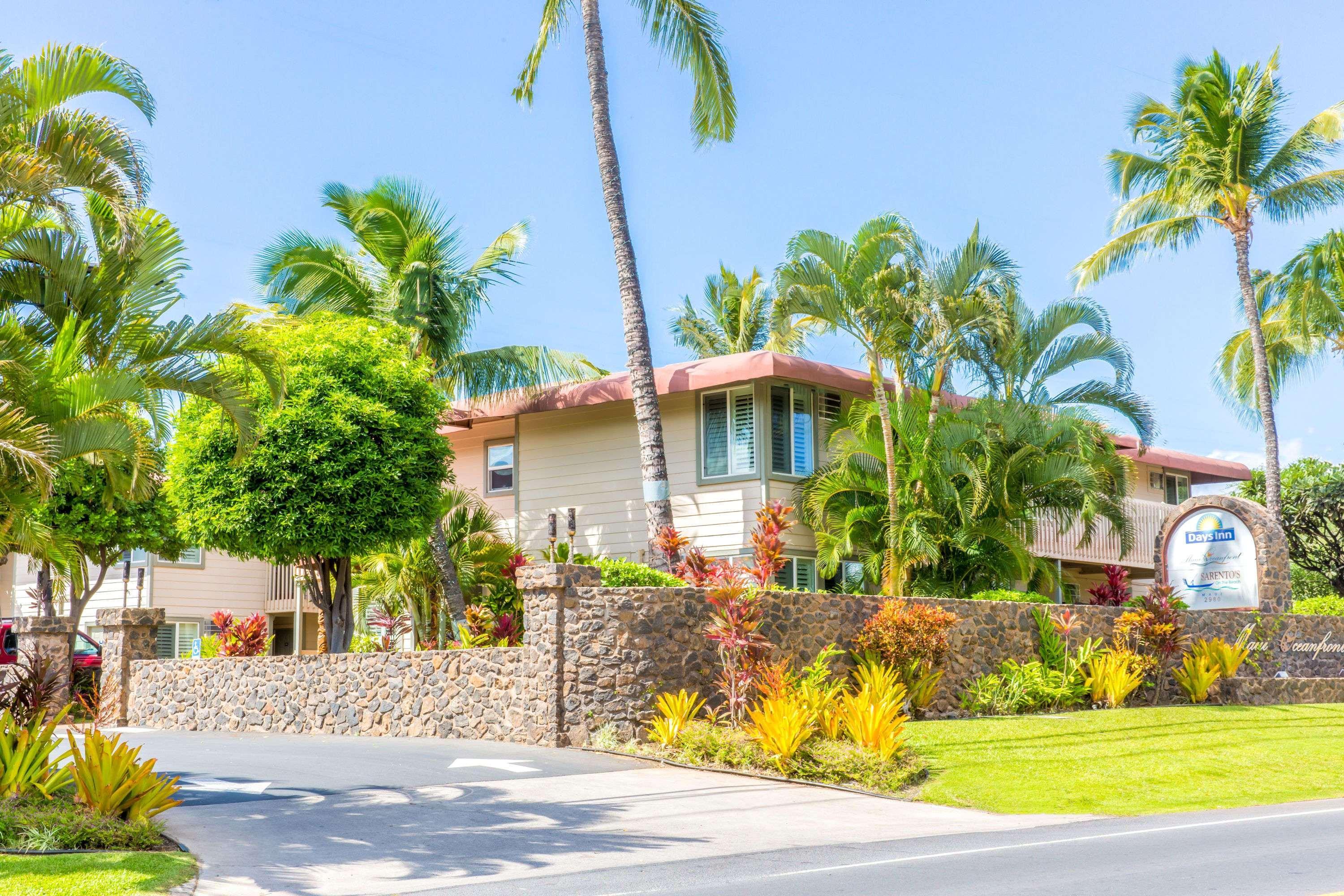 ויילי Days Inn By Wyndham Maui Oceanfront מראה חיצוני תמונה