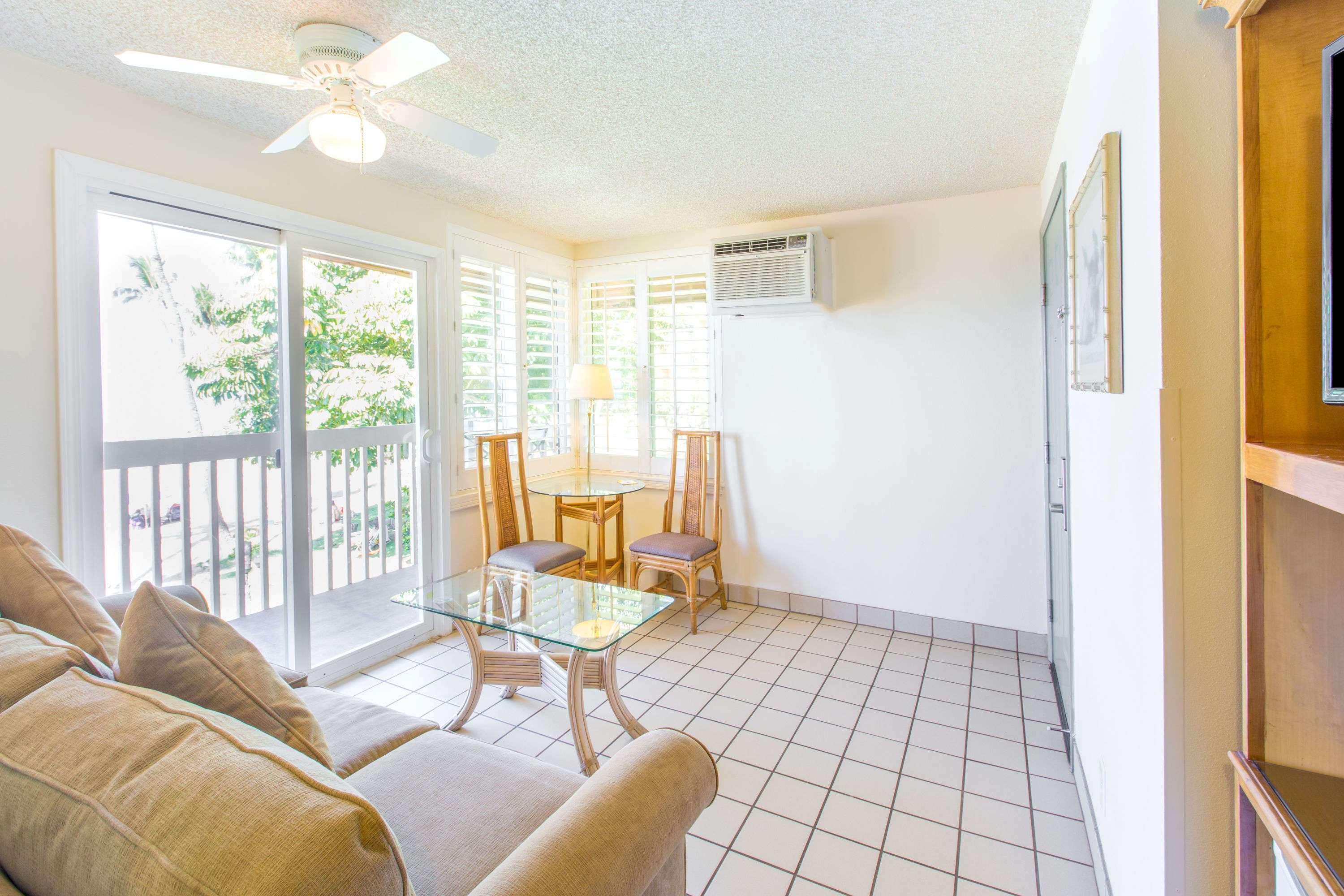 ויילי Days Inn By Wyndham Maui Oceanfront מראה חיצוני תמונה