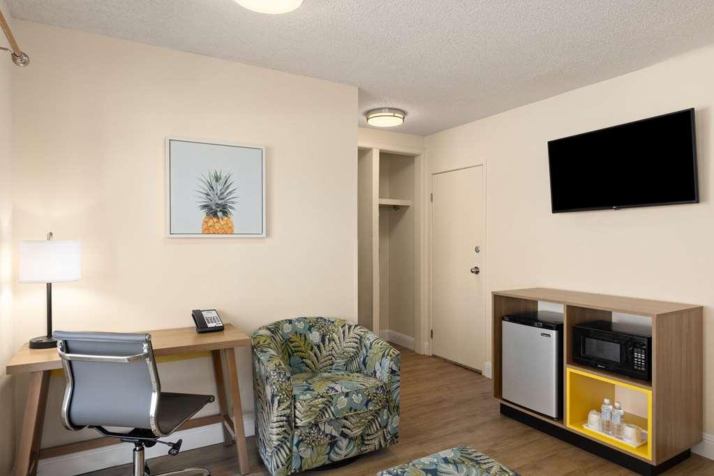 ויילי Days Inn By Wyndham Maui Oceanfront חדר תמונה