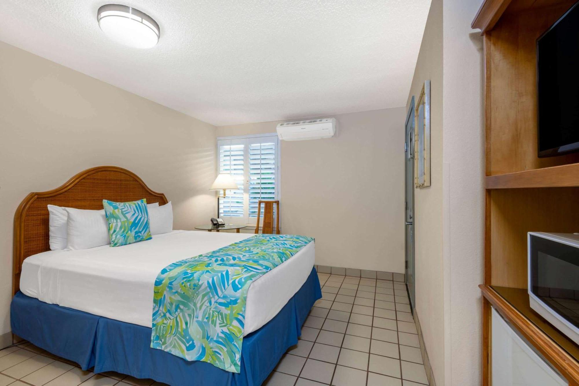 ויילי Days Inn By Wyndham Maui Oceanfront מראה חיצוני תמונה