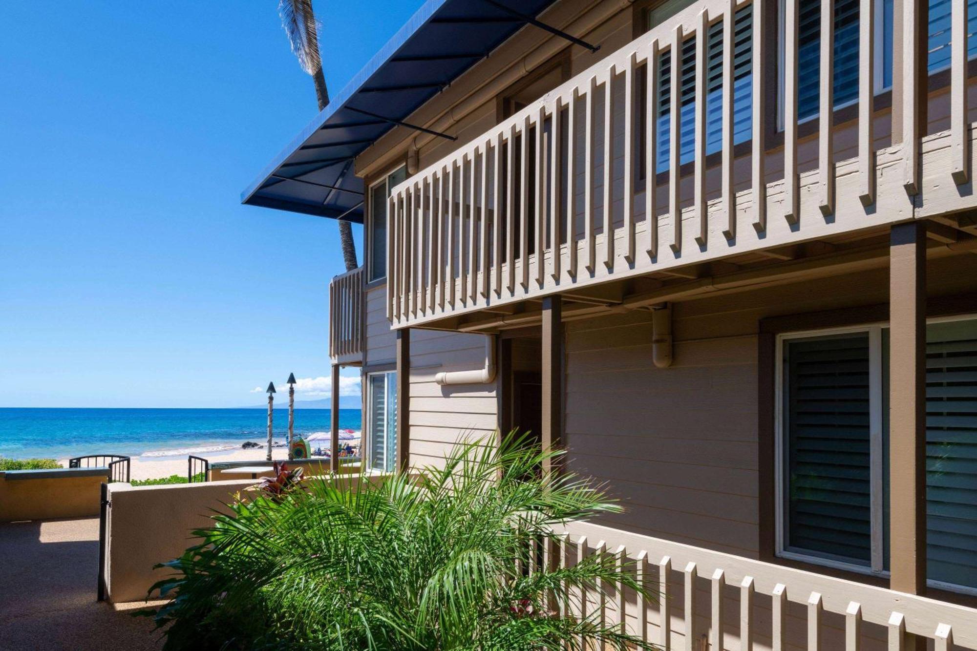 ויילי Days Inn By Wyndham Maui Oceanfront מראה חיצוני תמונה