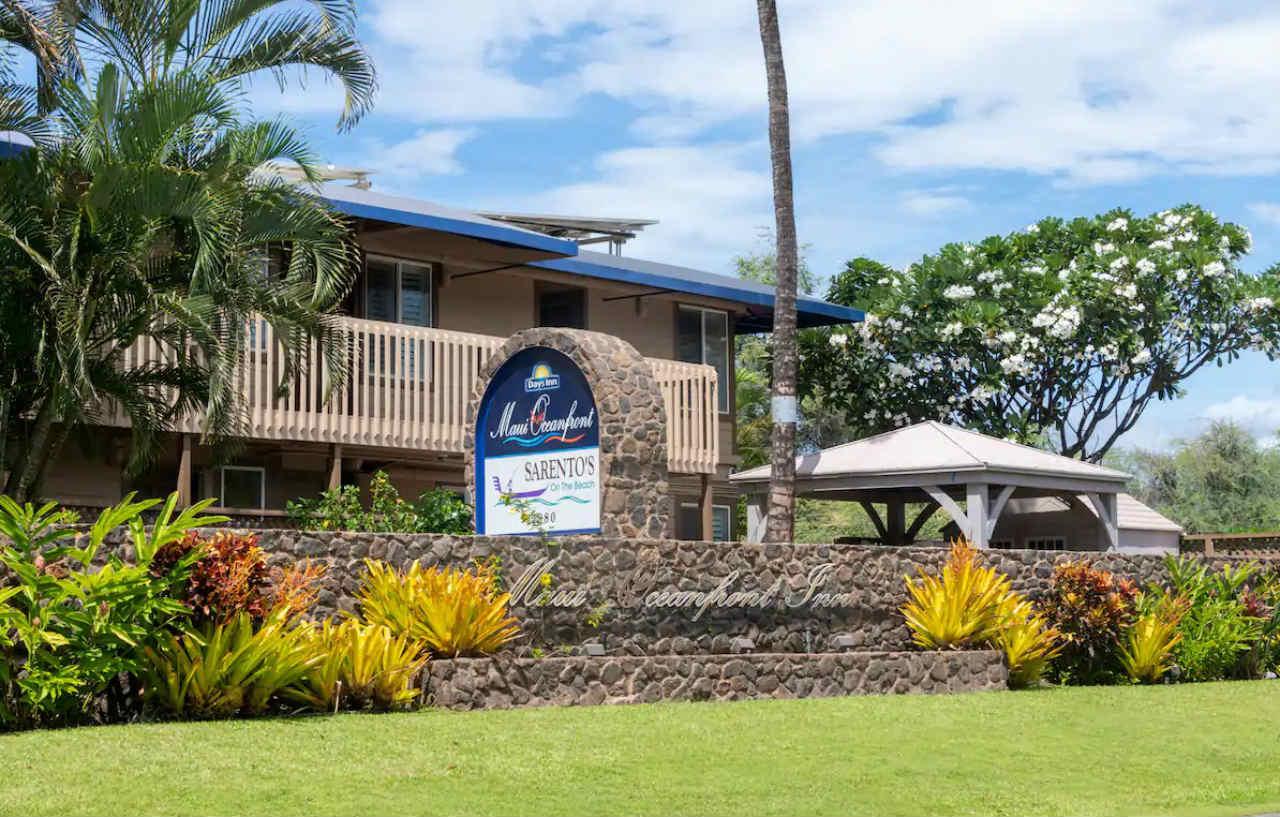 ויילי Days Inn By Wyndham Maui Oceanfront מראה חיצוני תמונה